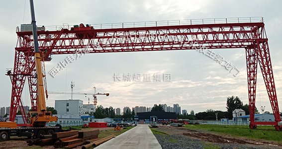 西北电力建设三公司订购的60吨42米双主梁龙门
